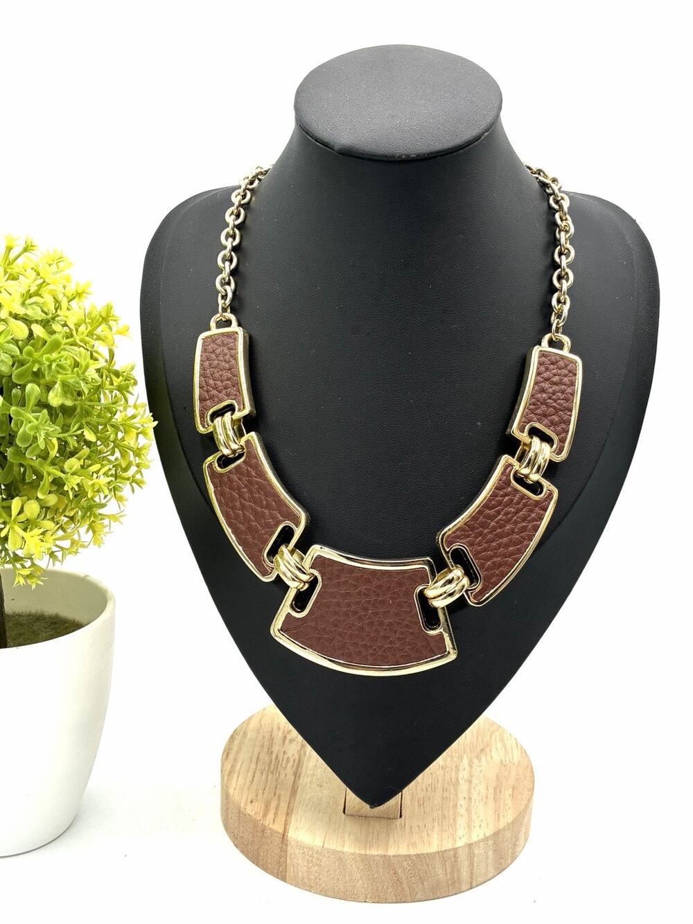 White House Black Market Gold Tone Brown Pebbled Leather Link Choker Necklace